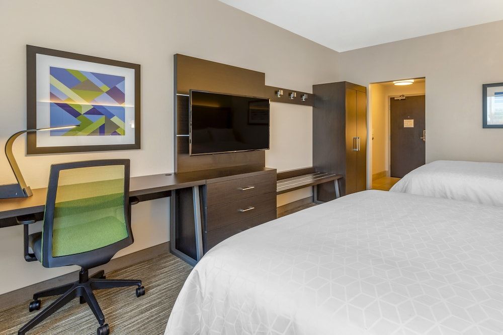 undefined Holiday Inn Express & Suites Phoenix Dwtn - State Capitol by IHG