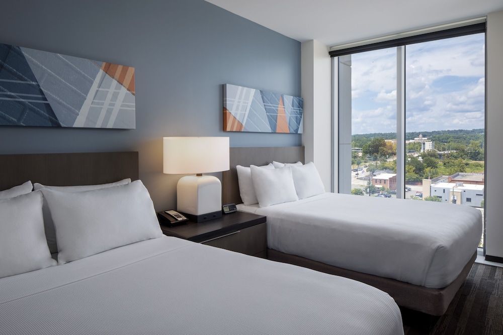 Suite, 2 Bedrooms (1 King Bed, 2 Queen Beds)