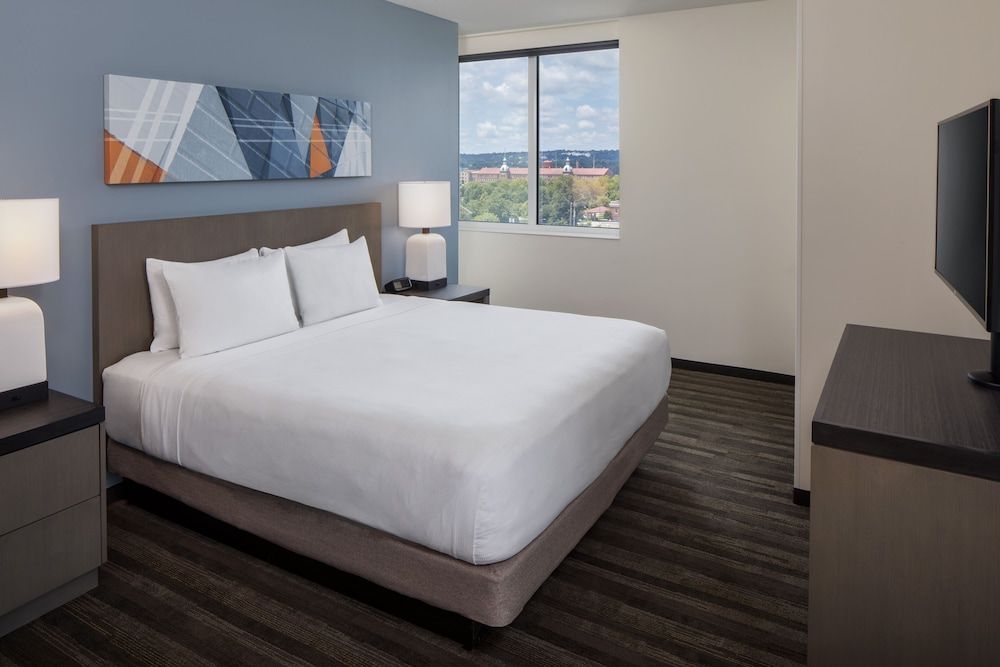 Suite, 2 Bedrooms (1 King Bed, 2 Queen Beds)