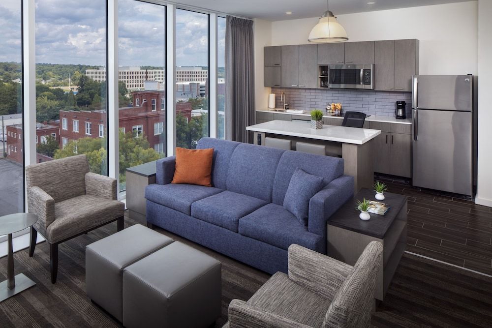 Suite, 2 Bedrooms, Accessible (1 King Bed, 2 Queen Beds)