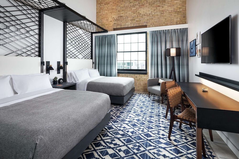 Room, 2 Queen Beds, Accessible, Bathtub