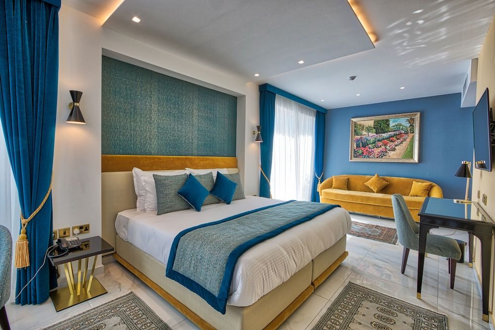 Suite, Jetted Tub