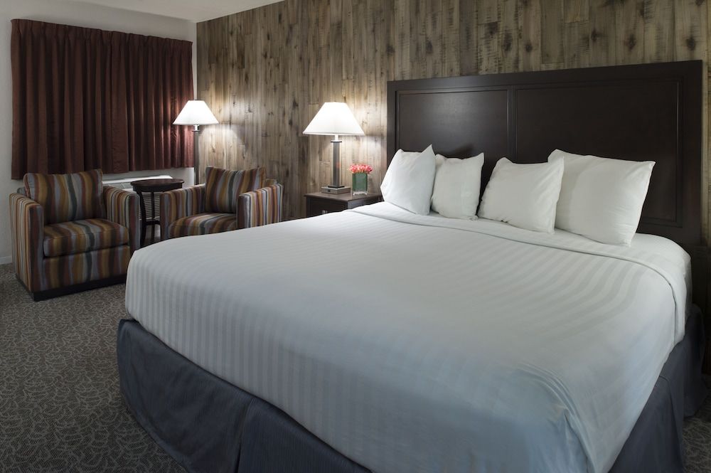 King with Jetted tub and Queen Sofa Bed