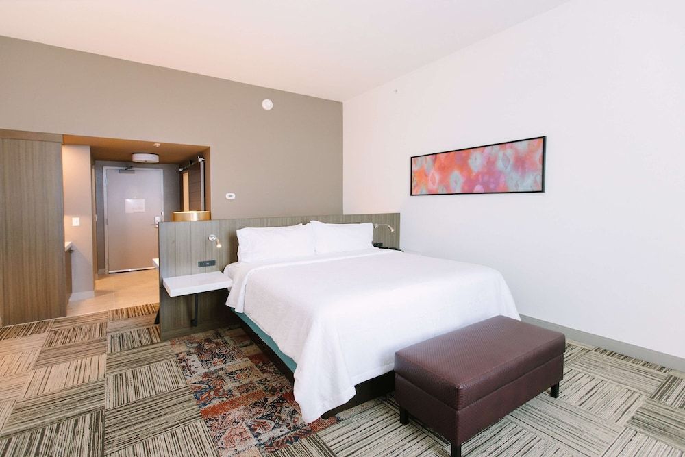 Deluxe Room, 1 King Bed, Accessible (Hearing)