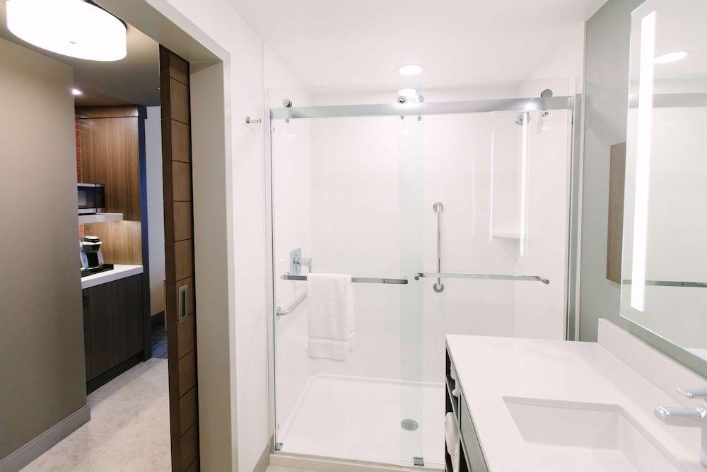 Room, 1 King Bed, Accessible (Hearing)