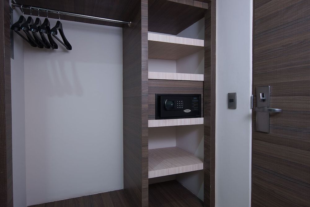 Econo Express Hotel Deluxe Double Room, 2 Double Beds, Non Smoking 3