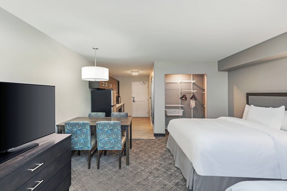 Studio, 1 King Bed (Mobility Accessible, Tub)