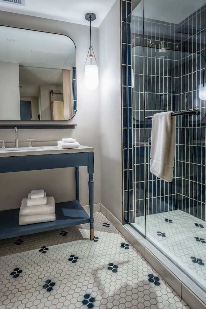 Jasper Hotel Standard Two Queen Guestroom ADA 4