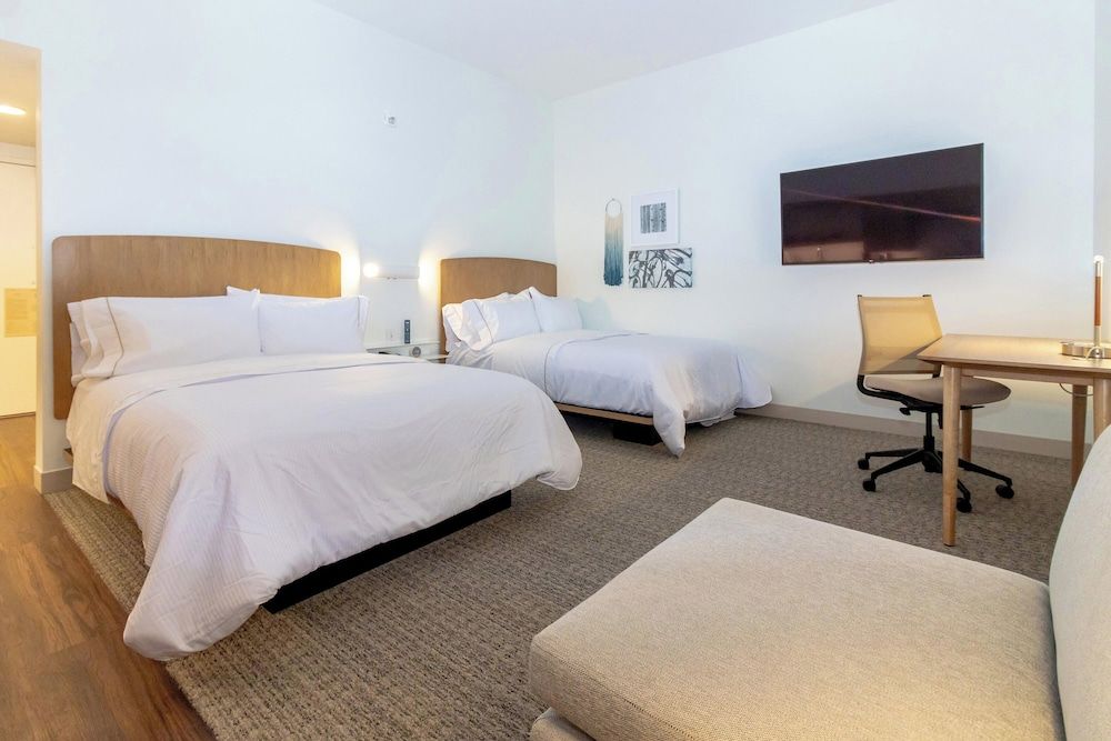 Studio, Multiple Beds, Kitchen (Mobility Accessible, Roll-in Shower)