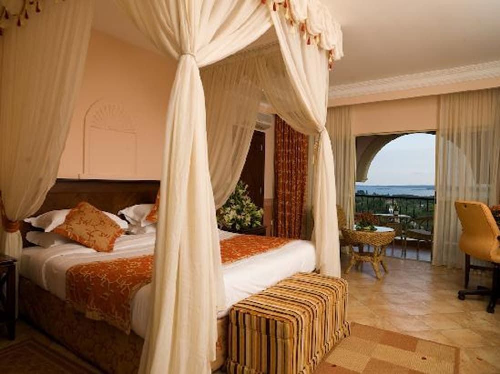 Lake Victoria Serena Golf Resort & Spa Deluxe Room 2