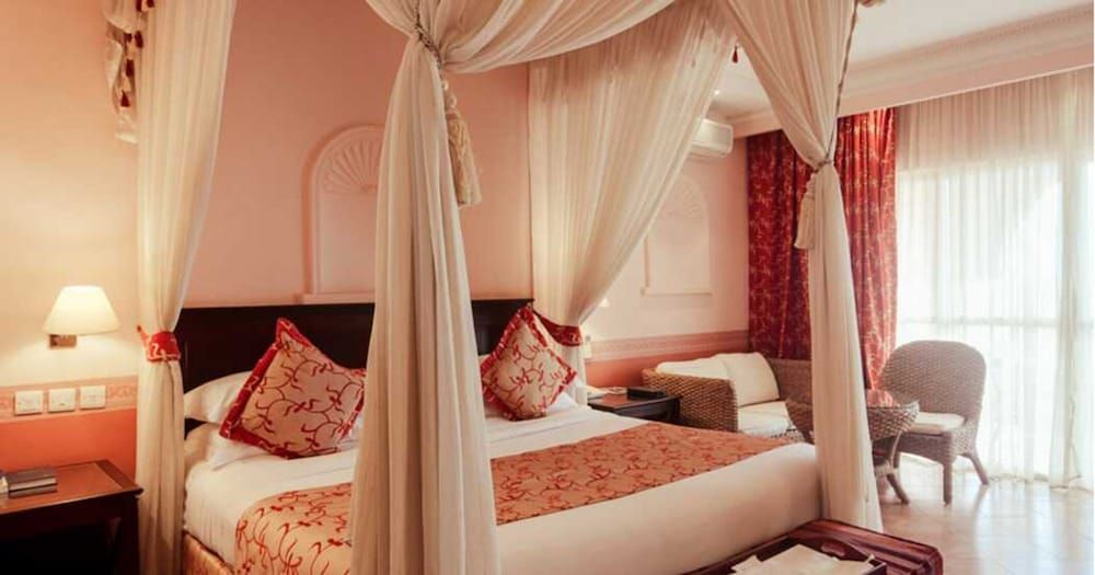 Lake Victoria Serena Golf Resort & Spa Deluxe Room 3