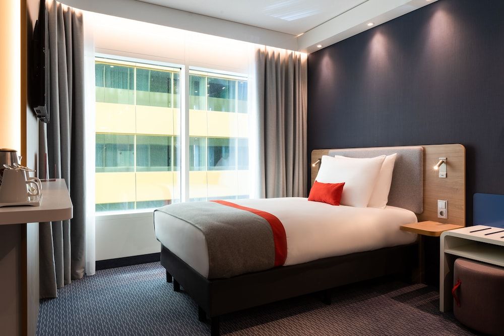 Standard Room, 1 Queen Bed, Accessible (Roll-In Shower)