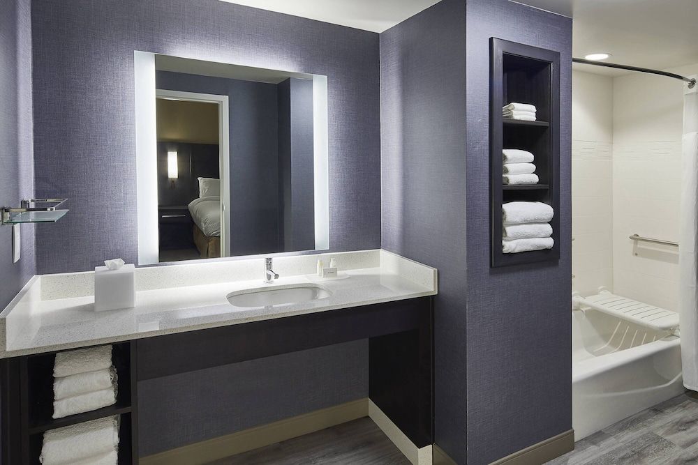 Suite, 1 Bedroom (Mobility/Hearing Accessible, Tub)