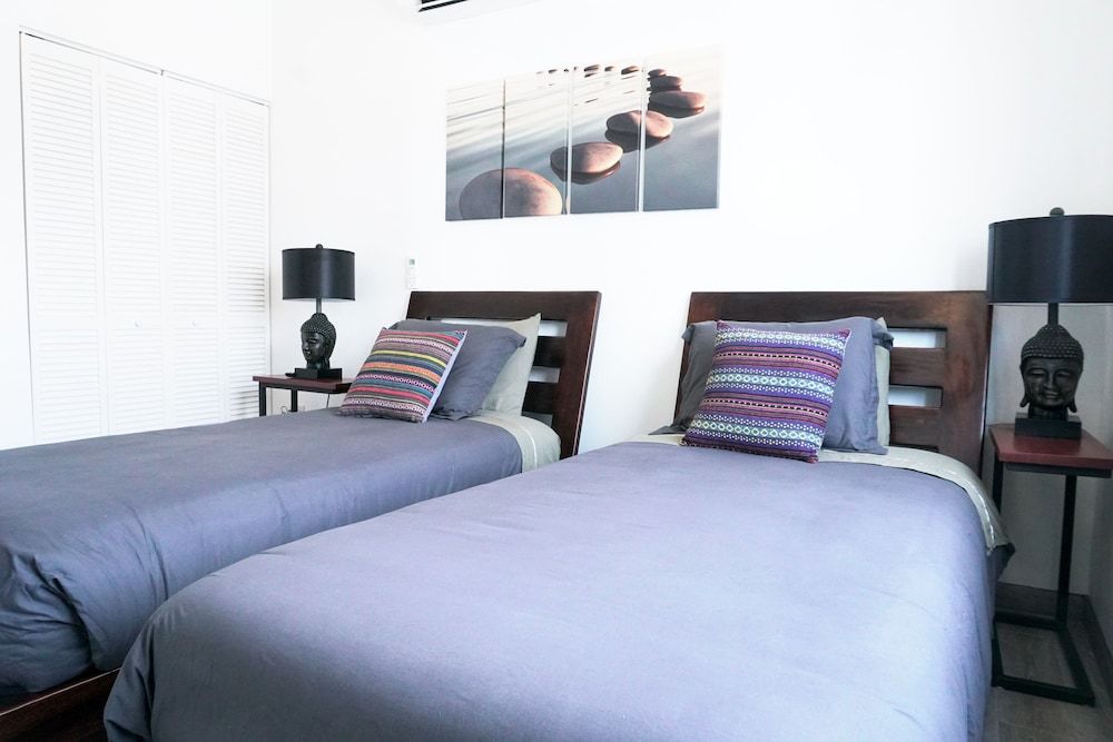 Deluxe Condo Residence, King and Queen, 2 Bedroom, Ocean View, Seafront, Pool Access