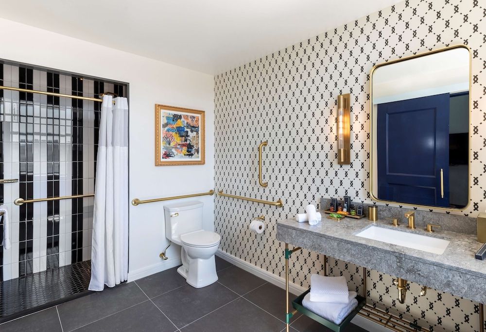 Premium Suite, 1 King Bed, Accessible (Mobility & Hearing, Roll-in Shower)