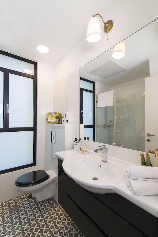 Mr. Brooklyn - By TLV2GO Two Bedroom Apartment with Balcony 6