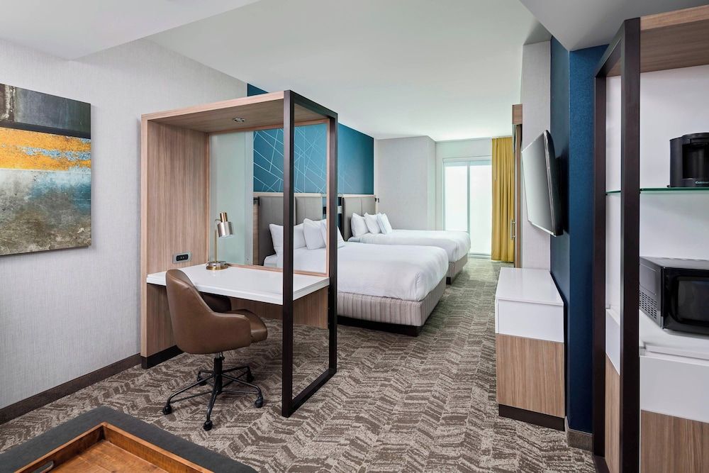 Suite, Multiple Beds (Hearing Accessible)