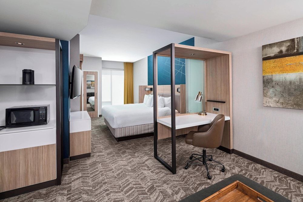 Suite, 1 King Bed (Mobility/Hearing Accessible, Tub)