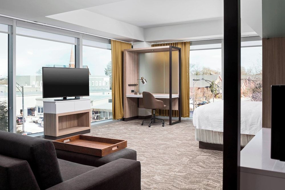Suite, 1 King Bed with Sofa bed, Corner (Hearing Accessible)