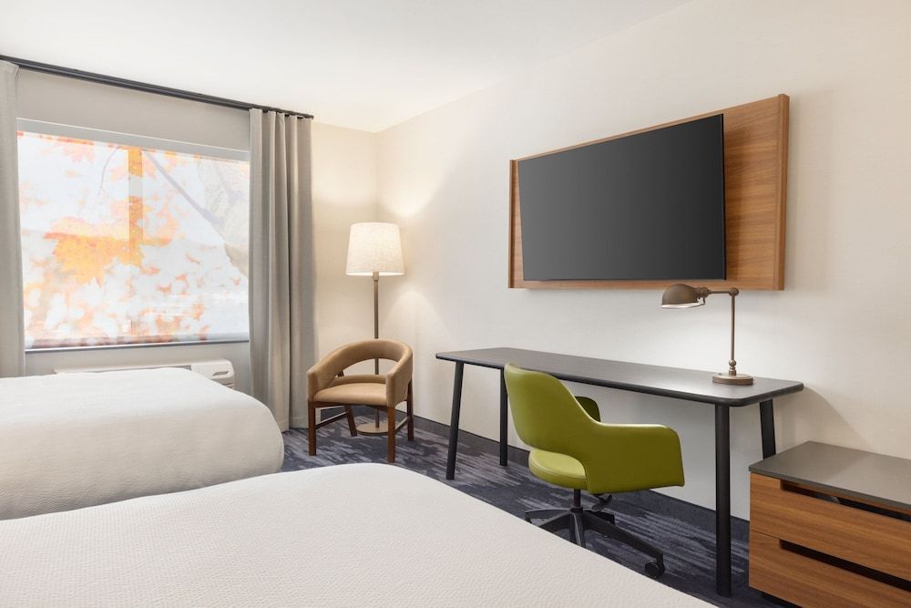 Room, 2 Queen Beds, Non Smoking (Mobility/Hearing Accessible, Tub)