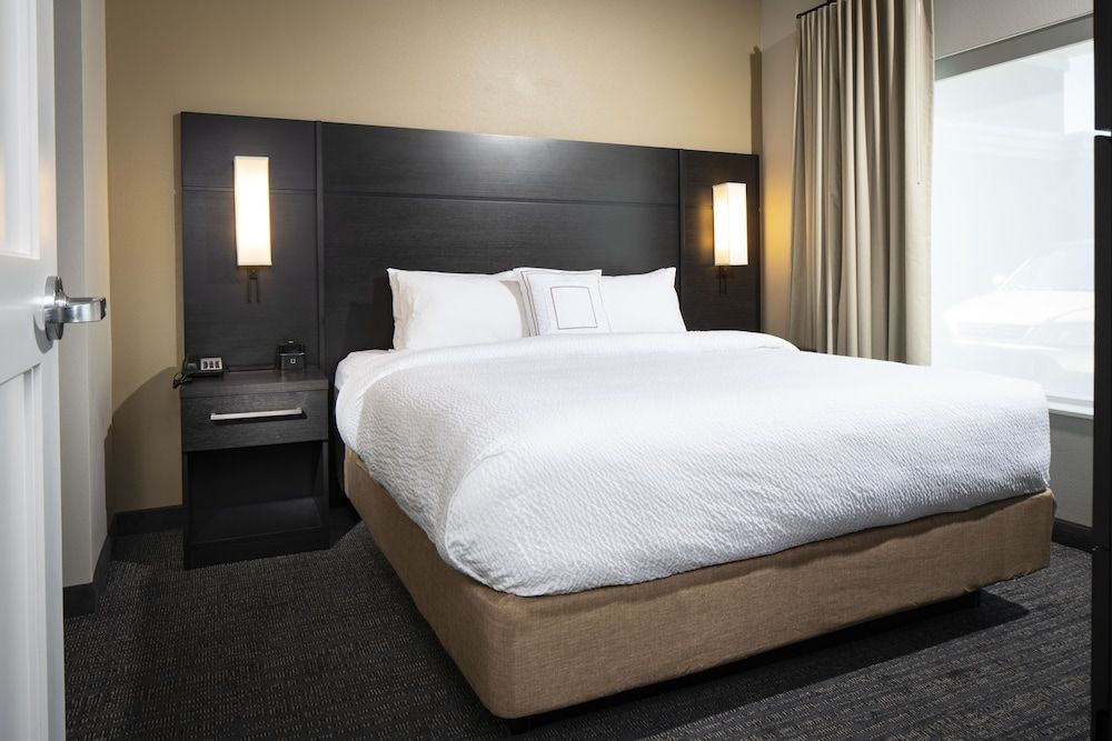 Studio, 1 King Bed with Sofa bed (Mobility/Hearing Accessible, Tub)