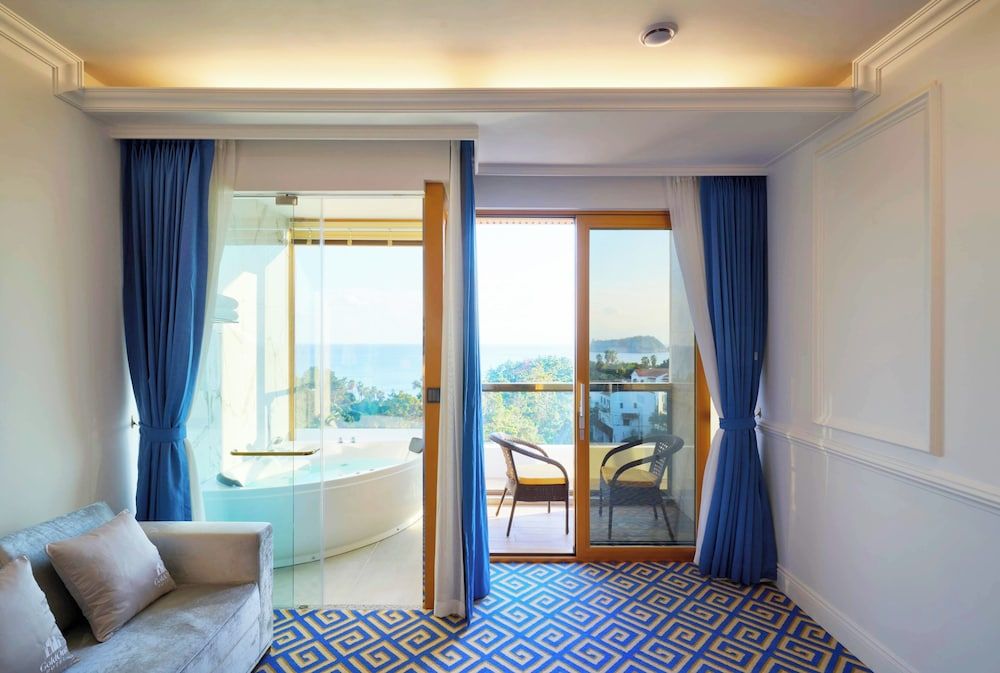 GoldOne Hotel & Suites Ocean View Twin with Jacuzzi 15