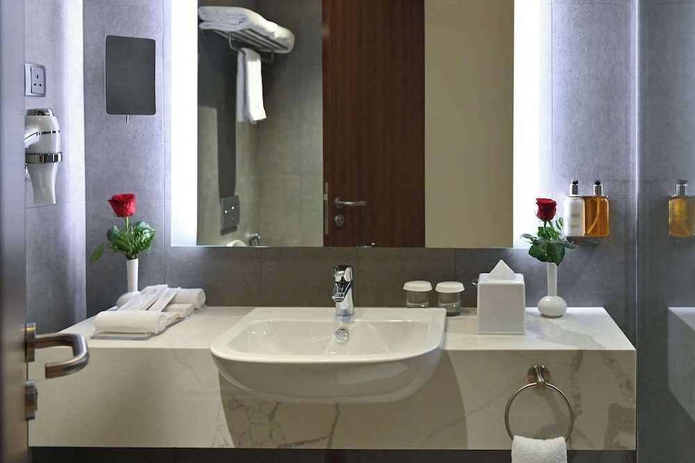 Comfort Hotel Jeddah King Road Standard Room, 2 Queen Beds 6