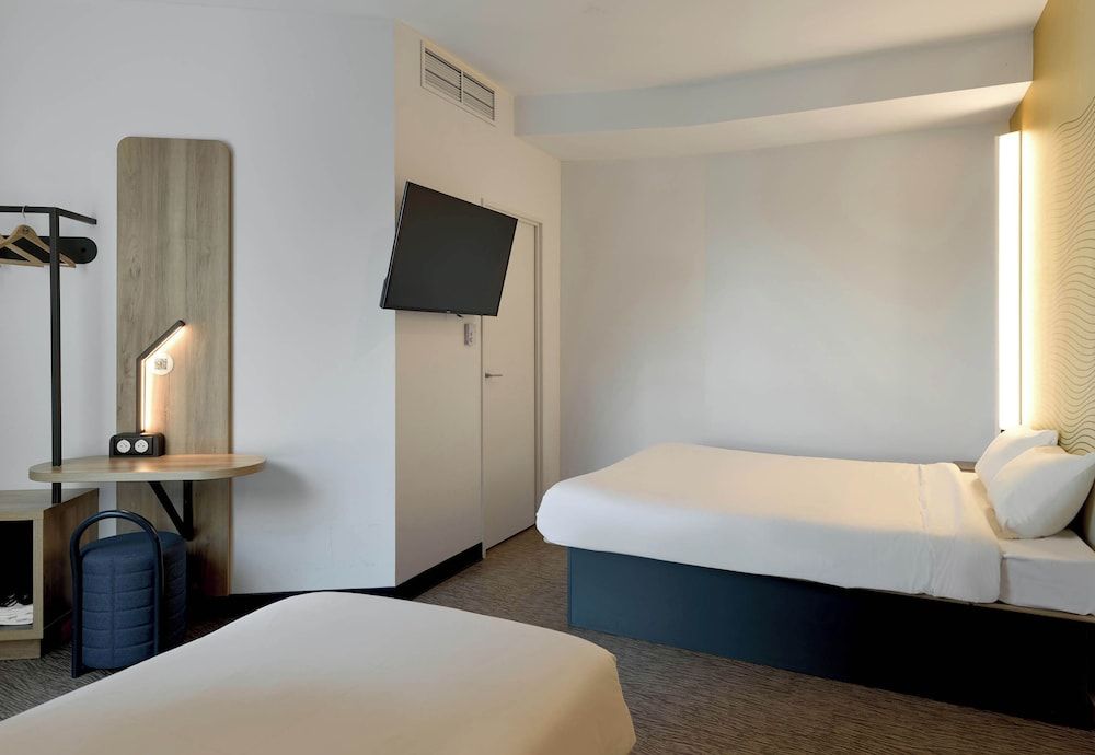 B&B HOTEL Paris Meudon Vélizy Quadruple Room 3