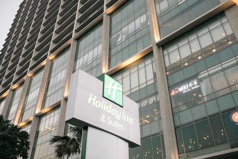 undefined Holiday Inn & Suites Jakarta Gajah Mada by IHG 4