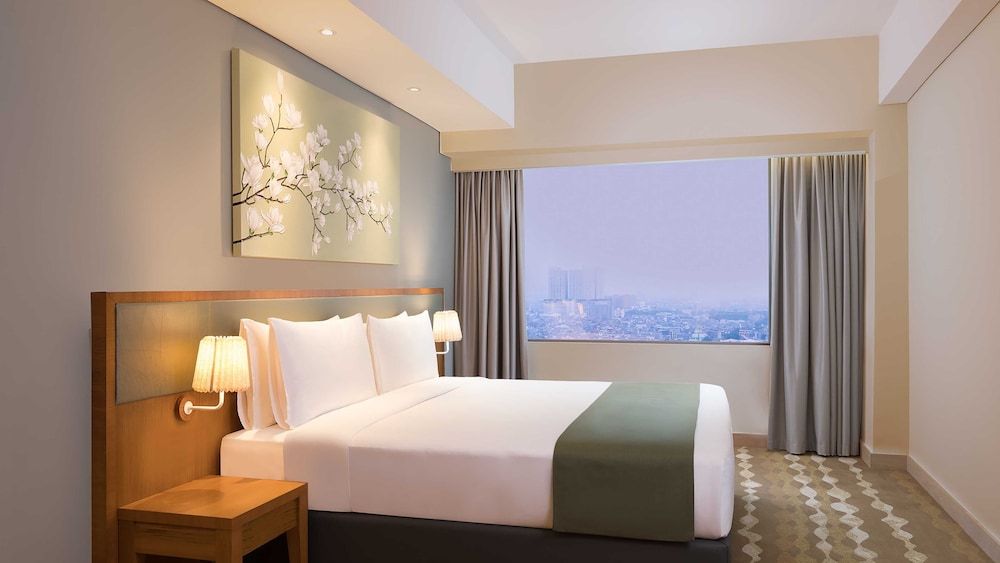Suite, 1 Bedroom, City View (Dining)