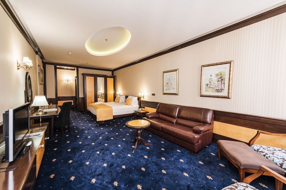 Europe Hotel Superior Twin Room, City View 4