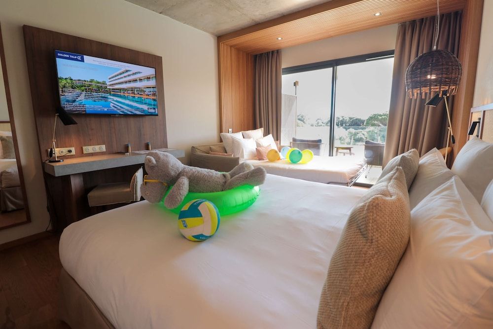 Deluxe Room, Multiple Beds, Balcony, Sea View
