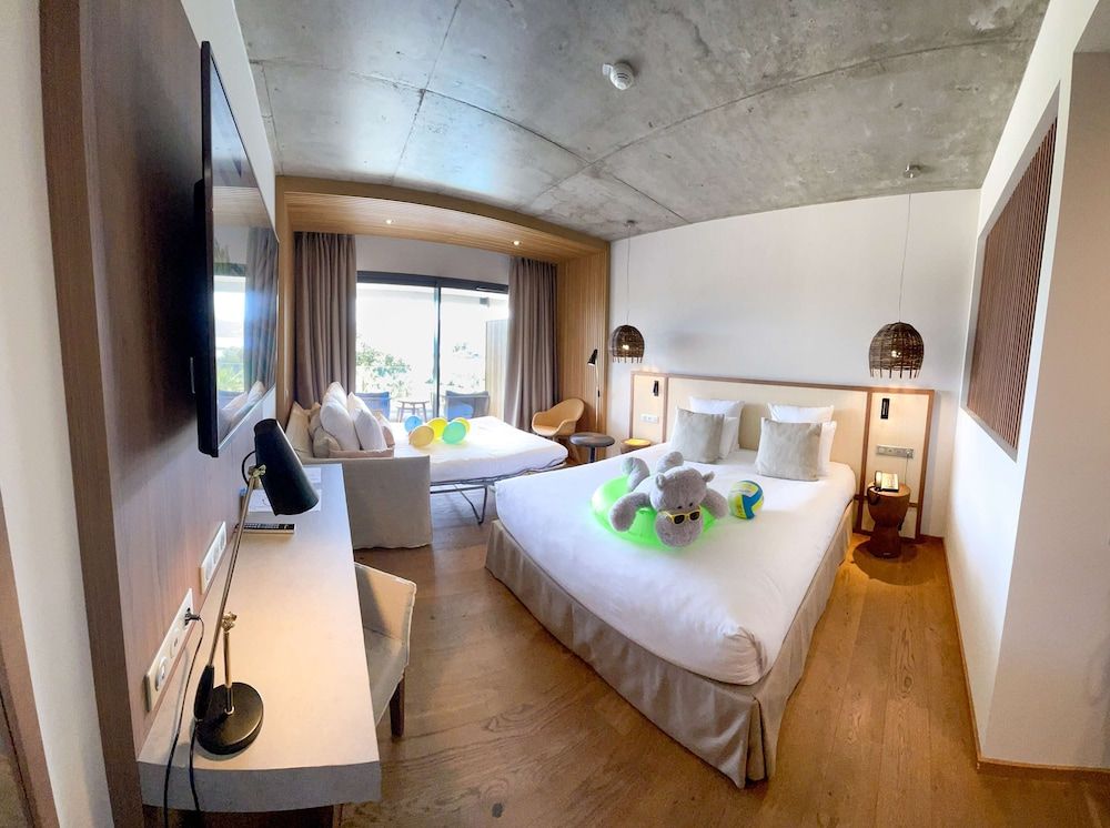 Deluxe Room, Multiple Beds, Balcony, Sea View