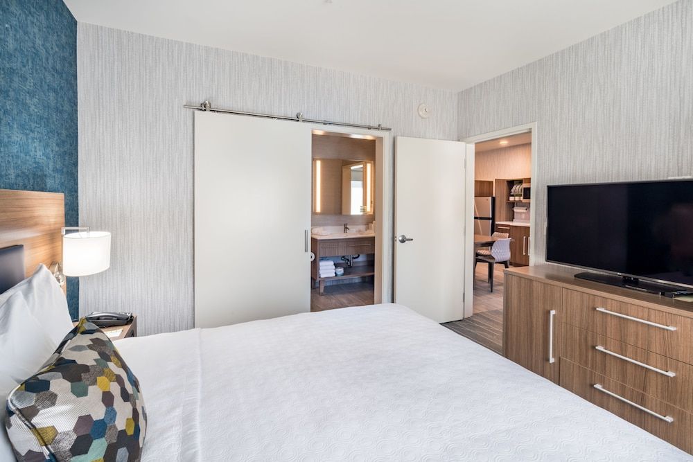 Suite, 1 Bedroom, Non Smoking (1 King Bed)