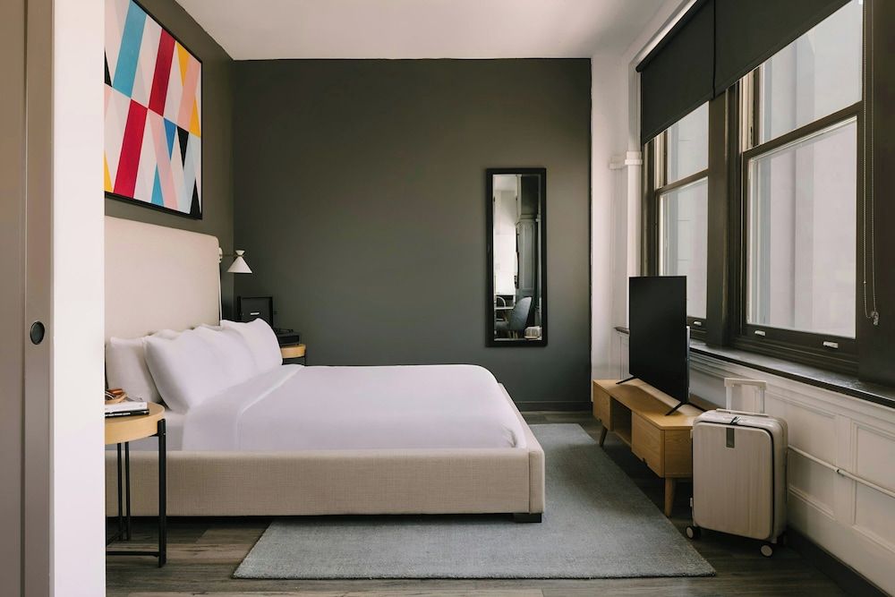 Superior Studio, 1 King Bed, City View