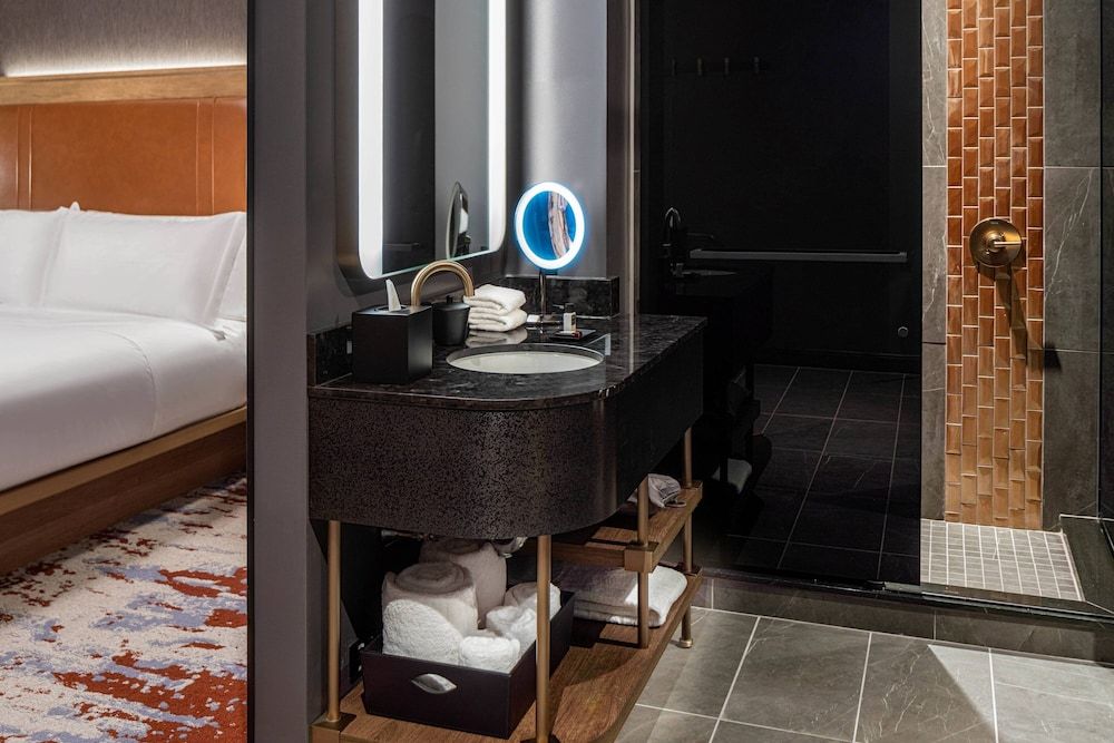 The Industrialist Hotel, Pittsburgh, Autograph Collection Room, 1 Queen Bed, Non Smoking 5