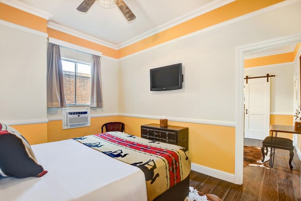 Family Suite, 2 Queen Beds, Non Smoking