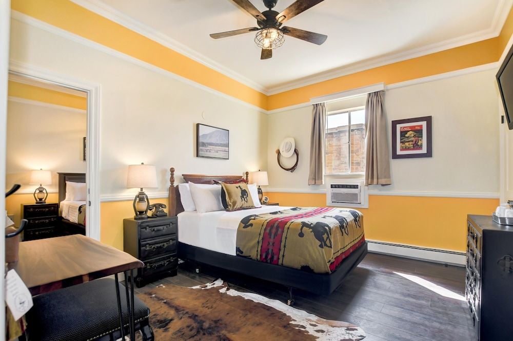 Family Suite, 2 Queen Beds, Non Smoking