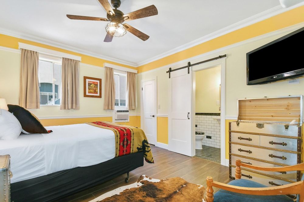 Standard Room, 1 Queen Bed, Non Smoking (Larger Room)