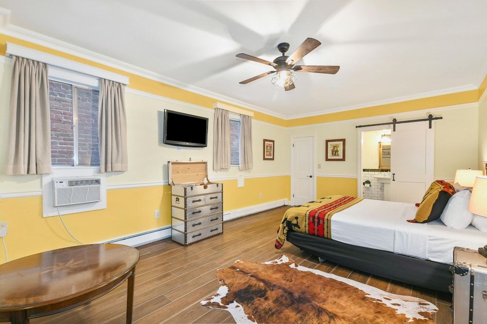 Standard Room, 1 King Bed, Non Smoking