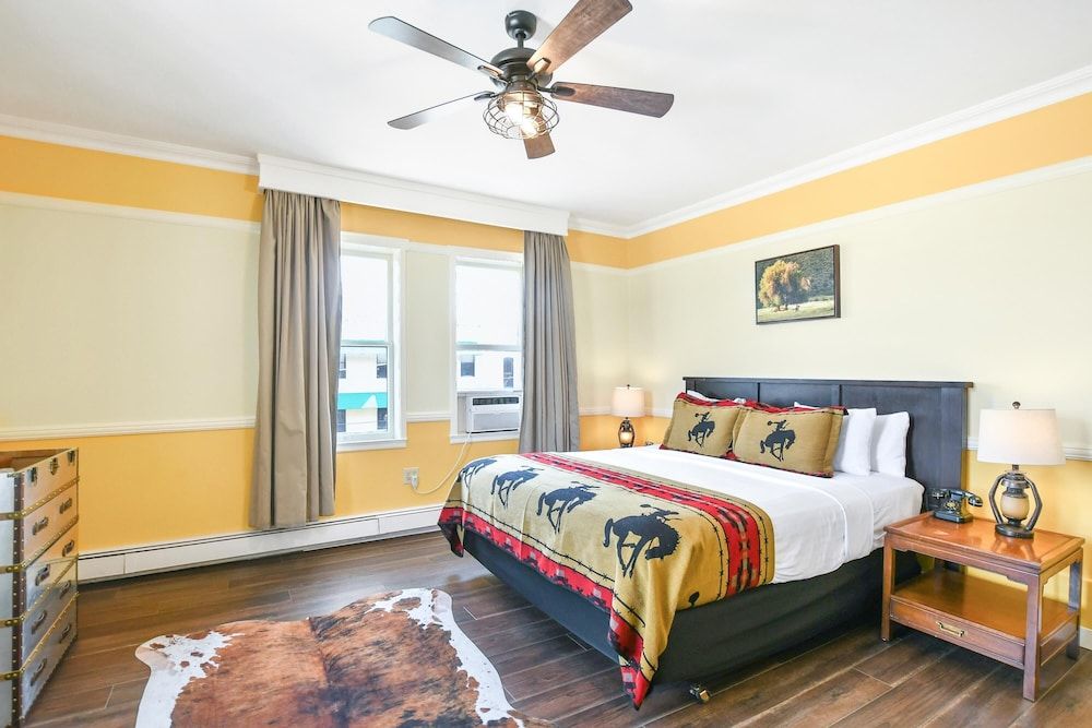 Standard Room, 1 King Bed, Non Smoking, City View