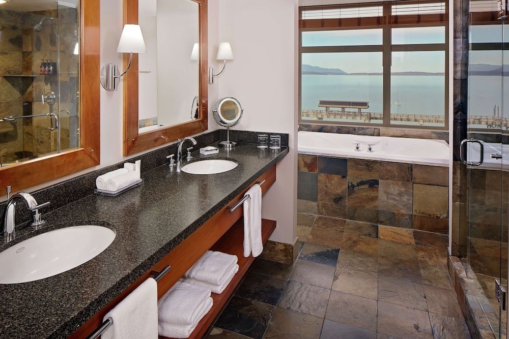 Suite, 1 Bedroom, Bay View, Corner