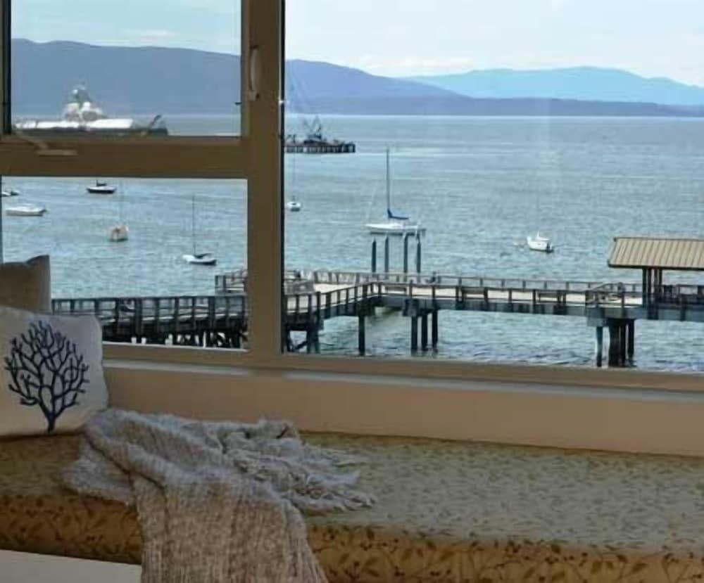 Deluxe Room, 1 King Bed, Bay View