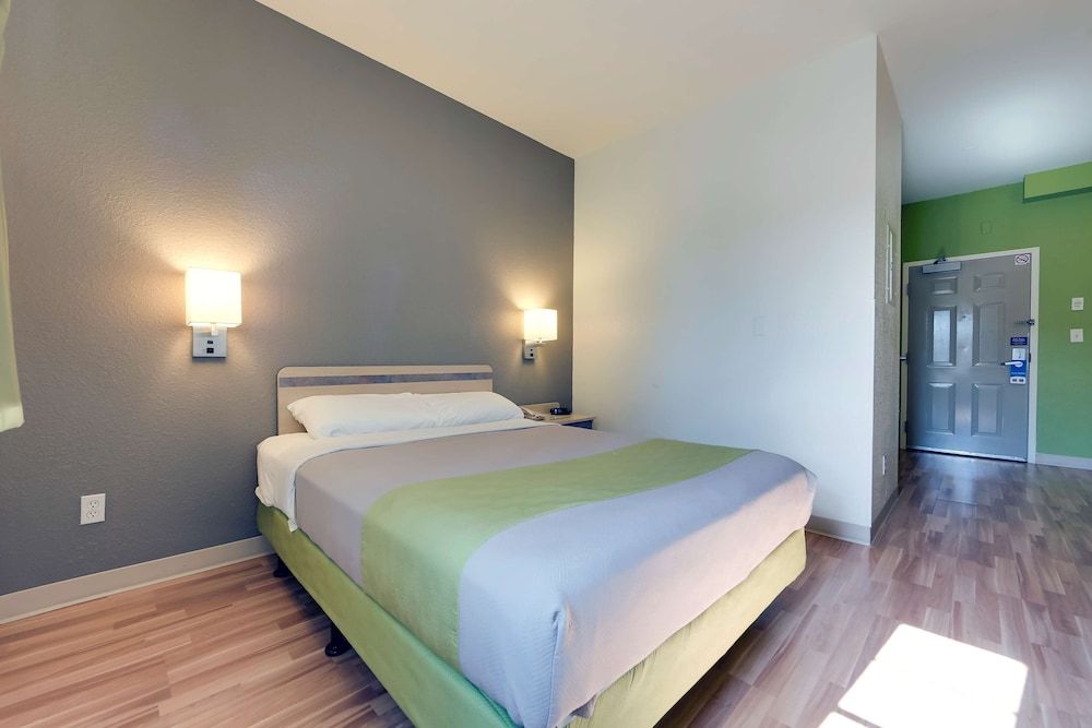 Studio 6 Mississauga, ON - Toronto