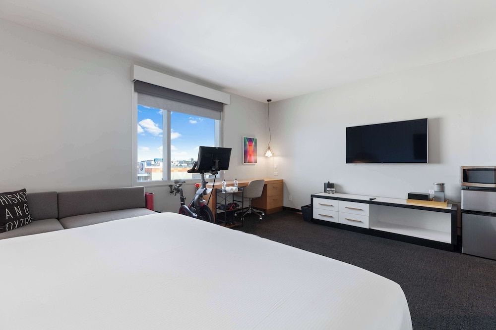Room, 1 King Bed, Corner (w/ Peloton Bike)