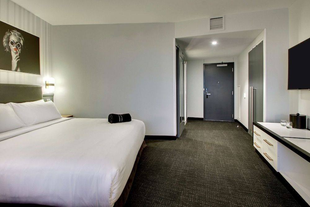 Room, 1 King Bed, Corner