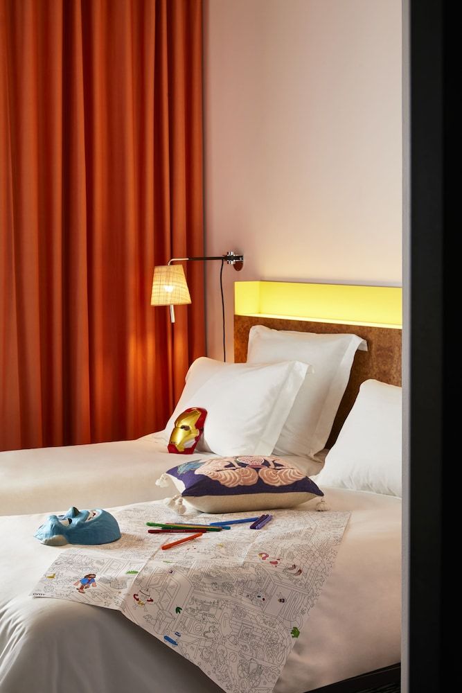 Twin Room, 2 Twin Beds (Medium Mama)