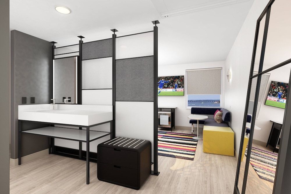 Aloft Orlando International Drive Room, 2 Queen Beds (Mobility/Hearing Accessible, Tub) 10