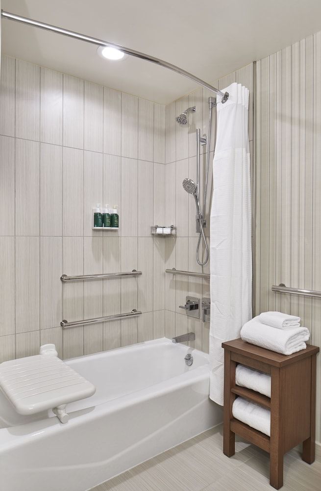 Room, 2 Queen Beds (Mobility/Hearing Accessible, Tub)