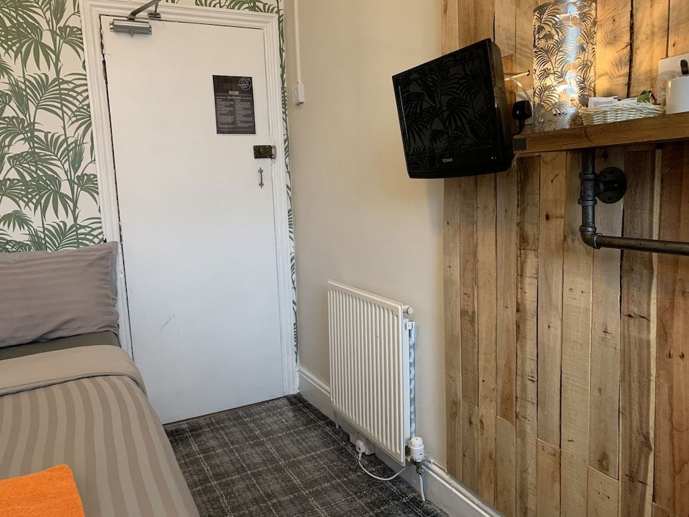 Tropics Beach Hotel Double Room, Shared Bathroom 3